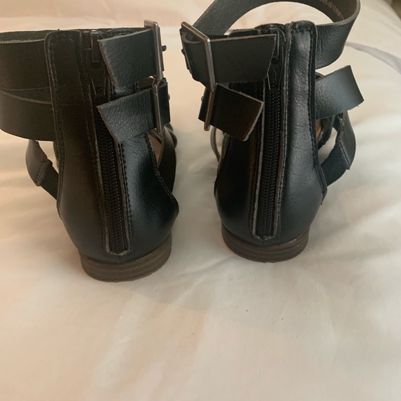 Universal Thread sandals - Picture 2 of 4